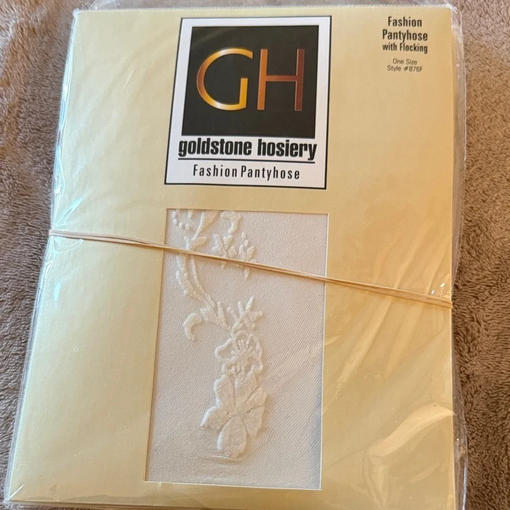 🩷 3/$18 White Goldstone Hosiery Fashion Pantyhose with floral design